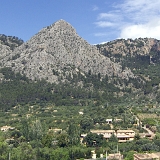 Weiter nördlich wird es schnell bergig. Weiter nördlich wird es schnell bergig.